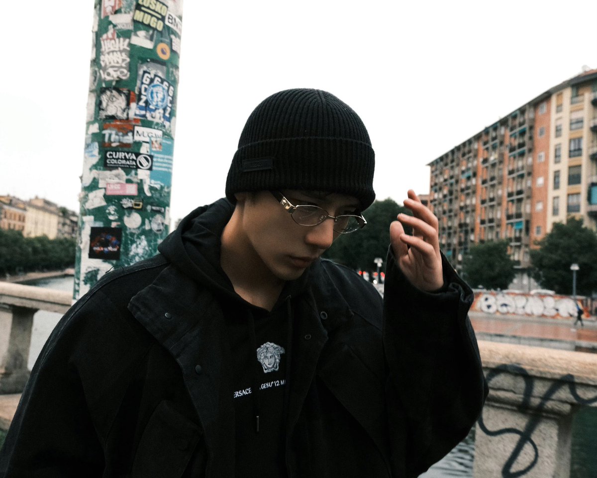 Hanabi21102002's tweet photo. Wang Anyu for Versace SS25 MFW 
#WangAnyuxVersace 
#VersaceSS25
#MFW @Versace
Can’t wait to see u 🫠🫠 https://t.co/BUzxevBr1d