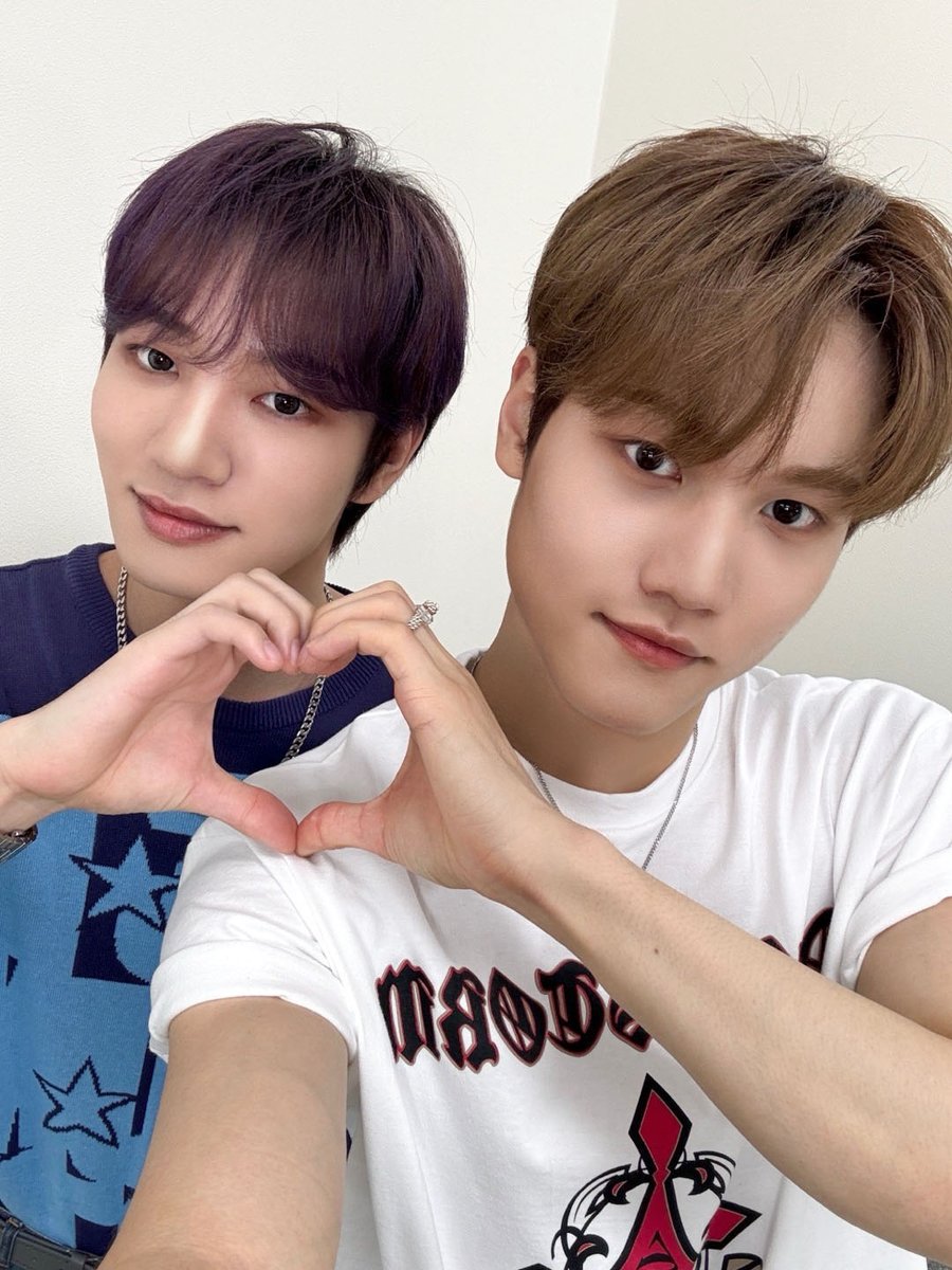 MINJAELOOK's tweet photo. not-so-baby lions 🦁 https://t.co/yORsIkgL0U