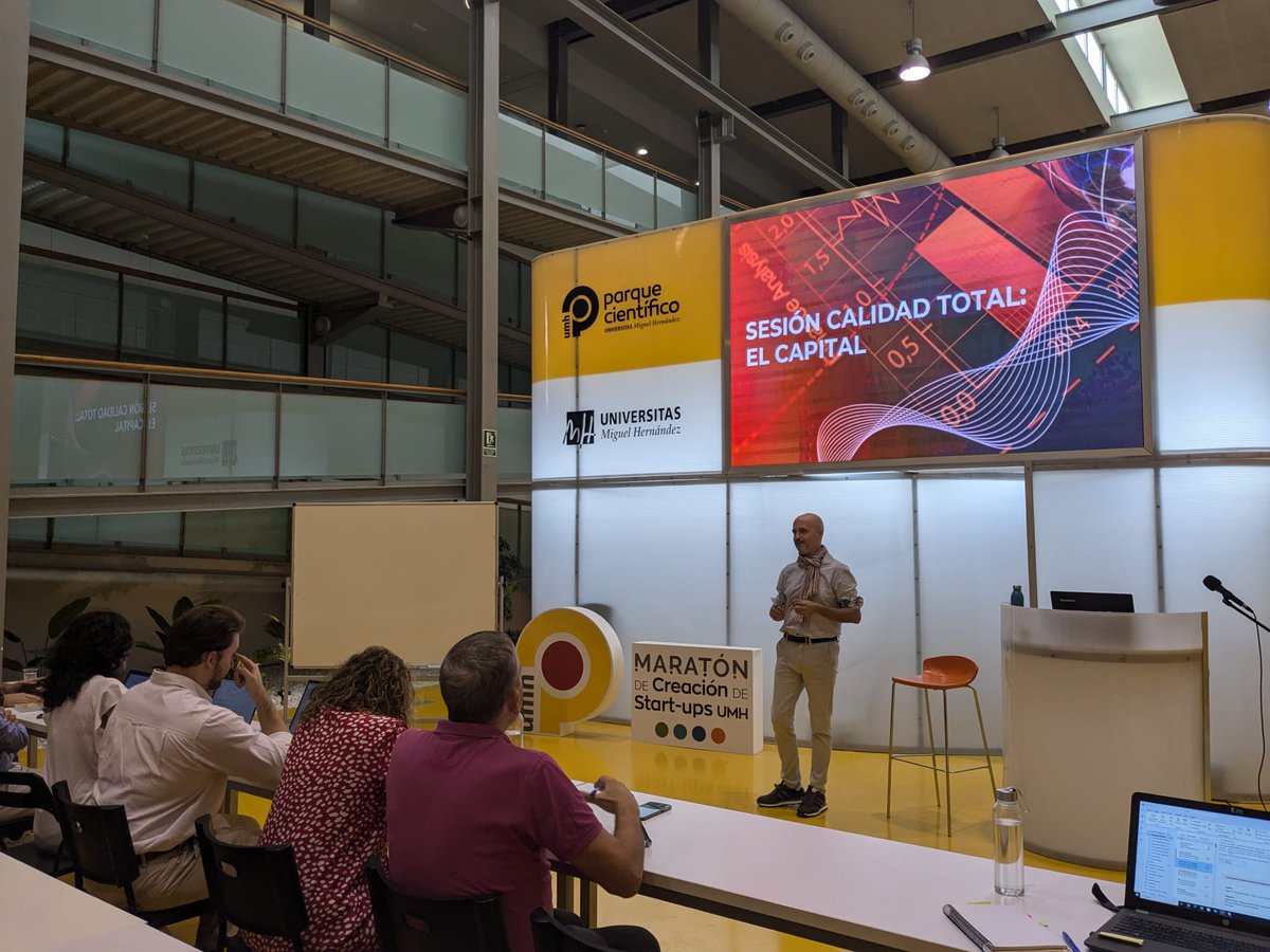 #MaratónUMH | ➡️ Por aquí os dejamos unas fotos de la #StartupTalks que celebramos el pasado martes 17 de septiembre junto a Jordi Altimira, emprendedor e inversor.

Fue una sesión muy ilustrativa donde el ponente nos dio consejos sobre financiación e inversión privada. 📈