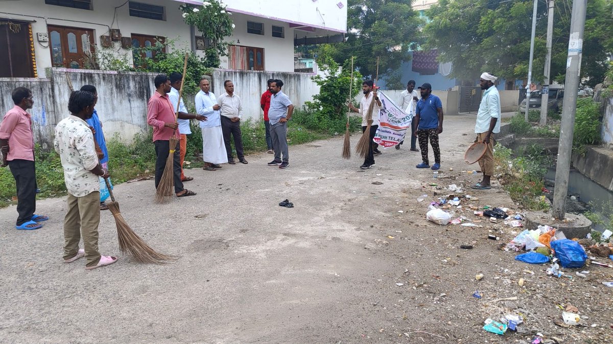 MC Adilabad (@mc_adilabad) on Twitter photo Cleaning of GVPs at market area and awareness program on SUP, segregation of market waste in ADB ULB. Participated along with MC, SI and others.
#SHS2024
#SwabhavSwachhata
#SanskaarSwachhata
#SwachhataHiSeva2024
<a href="/SwachhBharatGov/">Swachh Bharat Urban</a>
@SwachhBharat
<a href="/MoHUA_India/">Ministry of Housing and Urban Affairs</a>
<a href="/MoJSDDWS/">Department of Drinking Water & Sanitation (#DDWS)</a>
<a href="/cdmatelangana/">C&DMA</a> Cleaning of GVPs at market area and awareness program on SUP, segregation of market waste in ADB ULB. Participated along with MC, SI and others.
#SHS2024
#SwabhavSwachhata
#SanskaarSwachhata
#SwachhataHiSeva2024
<a href="/SwachhBharatGov/">Swachh Bharat Urban</a>
@SwachhBharat
<a href="/MoHUA_India/">Ministry of Housing and Urban Affairs</a>
<a href="/MoJSDDWS/">Department of Drinking Water & Sanitation (#DDWS)</a>
<a href="/cdmatelangana/">C&DMA</a>