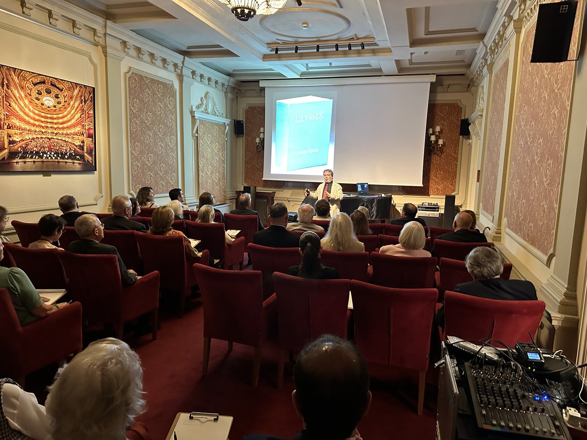 👏 Fantástica e instructiva primera sesión del curso 'Entender el siglo XX a través de la ópera', impartido por Jaume Radigales.

¡Les esperamos en las próximas sesiones!

#Ópera #CírculoDelLiceo #CercleDelLiceu