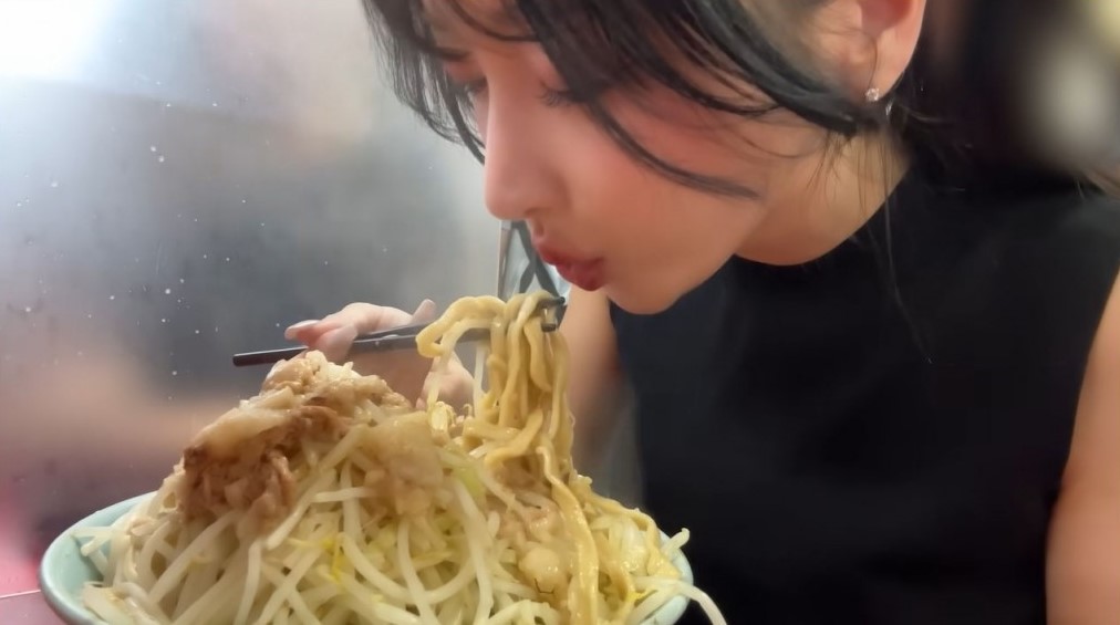 打ち合わせ前に二郎を食べる猛者