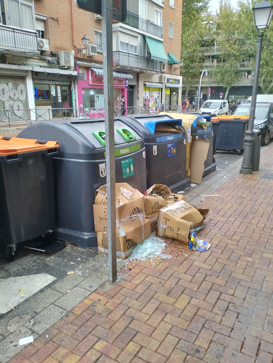 todoVicalvaro's tweet photo. Denuncia de la situación de degradación de algunas calles vicalvareñas
Fotos e info de @CabaCorral https://t.co/7tfaajvnvk