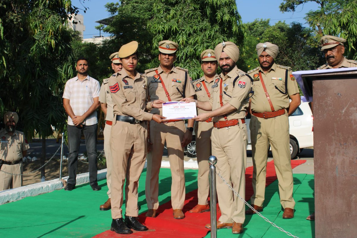 AmritsarRPolice's tweet image. Appreciating the force's discipline and devotion to duty, SSP Amritsar Rural presented certificates of appreciation to 13 jawans, &amp;amp; observed the General Parade at Police Lines.

#Commendation
#GeneralParade
