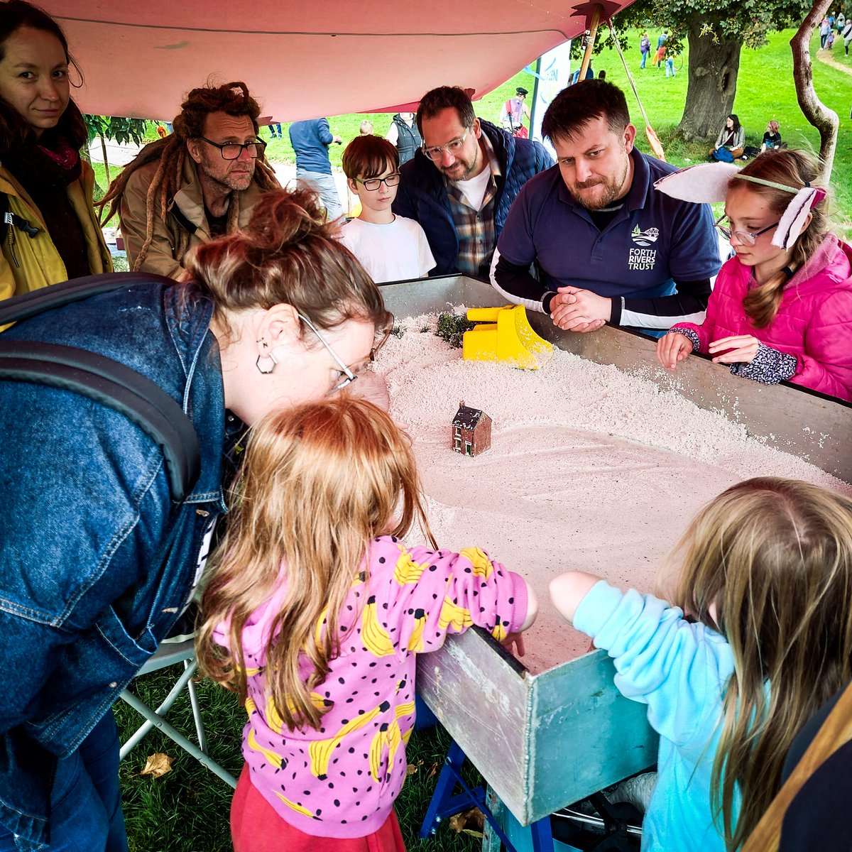 MidlothianCAN's tweet image. Last weekend, we had an amazing time at @vogriepogrie

A huge thank you to Dalkeith Arts, Re-Cycles Penicuik, @ForthRiversT , Film Star Scotland and @on_esk  for joining us with amazing activities that engaged young ones and grown ups alike.

Full post: midlothianclimateaction.org.uk/2024/09/18/vog…