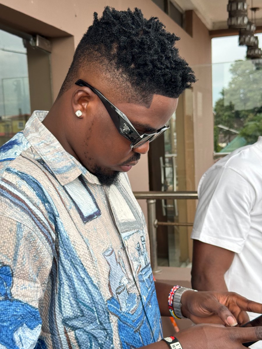 Ikwiseprodigy's tweet image. Kick off the weekend with a fresh, smooth fade that speaks confidence. 🔥

It’s Friday, and there’s no better way to step into the weekend than with a sharp look from the best hands in town. 💪✂️

#FridayFade #FreshCutFriday #SharpAndSmooth #barbingsalonsinsurulere…