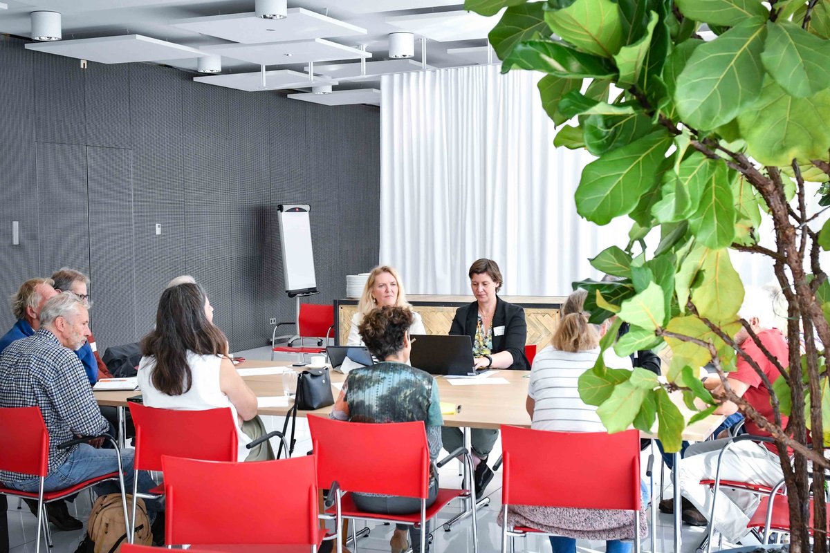 De Dialoogdag 24 is gestart, in het leven geroepen om in gesprek te gaan met de groene vrijwilligers en onze waardering te tonen voor ál het werk dat zij verrichten om de natuur te behouden en verbeteren. Bekijk vooral het vernieuwde platform vrijwilliggroen.nl