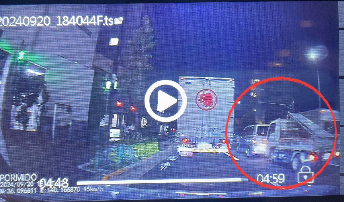 vezelnotteru's tweet photo. 環七外回り大渋滞。北区の姥ヶ橋陸橋を過ぎた交番前の追越車線で一件、足立区の鹿浜橋を過ぎた首都高高架下の走行車線で一件。皆様お気をつけください！ https://t.co/VNPjGUpY8O