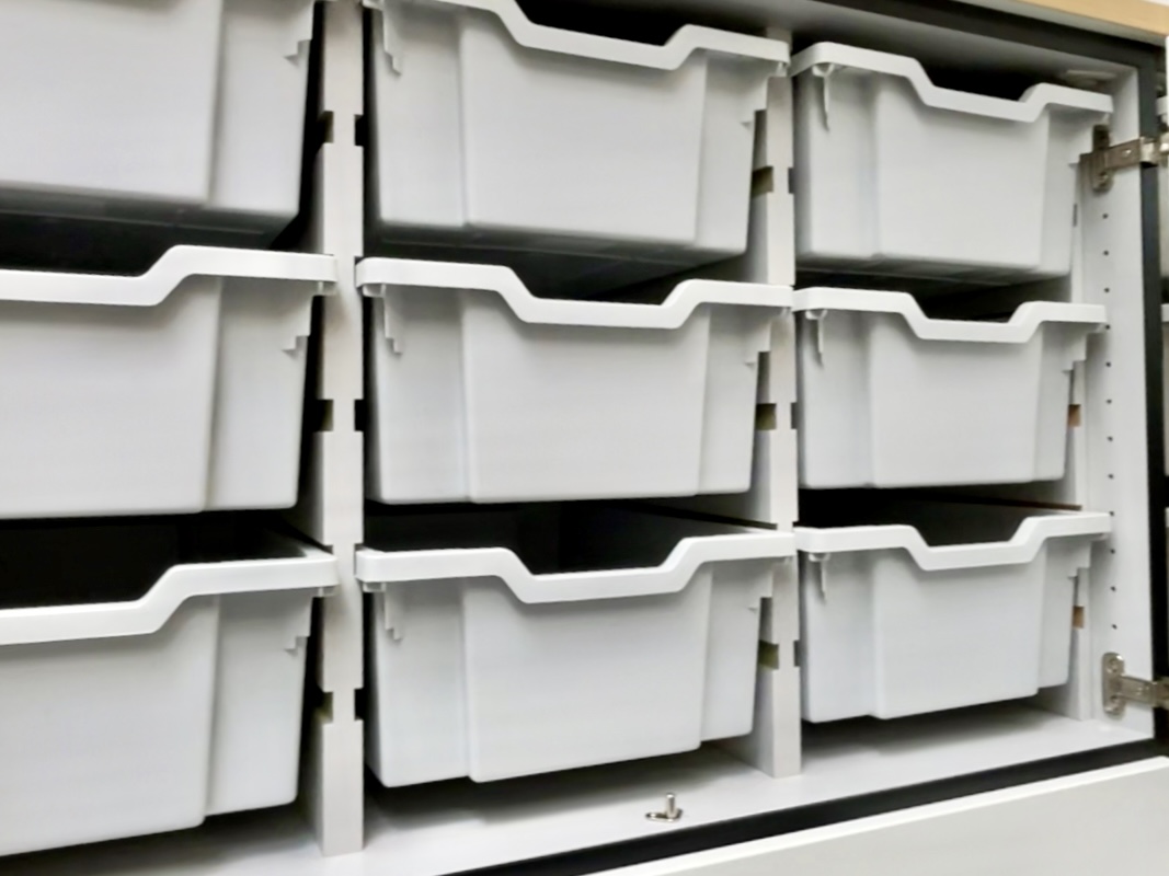 Freewall_Systms's tweet image. Check our latest #Teachingwall project, that’s FOUR classrooms now cleverly equipped with:

✏️writeable sliding doors✏️smart screen alcove
✏️open bookcase shelves✏️gratnell tray storage
✏️coat &amp;amp; bag drop storage

#education #fitout #design #storagewall #gratnell #smartscreen