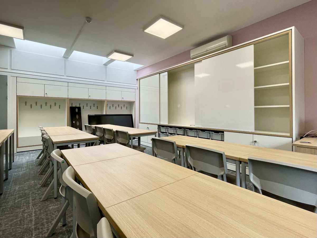 Freewall_Systms's tweet image. Check our latest #Teachingwall project, that’s FOUR classrooms now cleverly equipped with:

✏️writeable sliding doors✏️smart screen alcove
✏️open bookcase shelves✏️gratnell tray storage
✏️coat &amp;amp; bag drop storage

#education #fitout #design #storagewall #gratnell #smartscreen