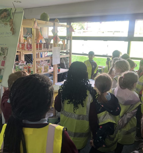 StStephens_Bury's tweet photo. Year 2 had a fantastic visit to Bolton Road Methodist Church today, exploring the key features of a church as part of their RE lesson. ⛪️ They're excited to continue their learning with a visit to Khizra Mosque next! 🕌 #ReligiousEducation #Year2 #CommunityExplorers #RE https://t.co/w4i6c1fOwz