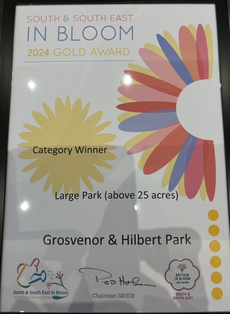 RTWinBloom's tweet image. More GOLD for #RoyalTunbridgeWells 🌻🌻 for 3 Parks in #RTW! 
including category winner “Large Park” &amp;gt;&amp;gt;@FofGH 

@FoDPTunWells @FoCGTunWells