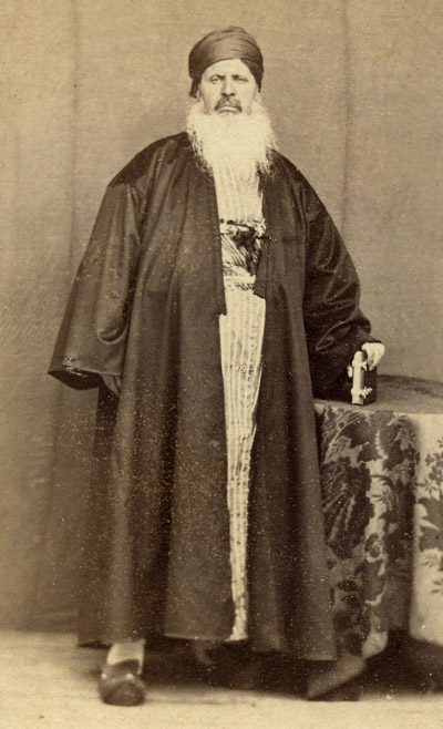 In the 19th-century Arab East, intellectual revival and stricter communal boundaries coexisted. Peter Hill shows how these trends converged in the life of Mikha'il Mishaqa (d. 1888), a doctor, merchant, and writer who navigated multiple faiths. Tune in: ottomanhistorypodcast.com/2024/09/peter-…