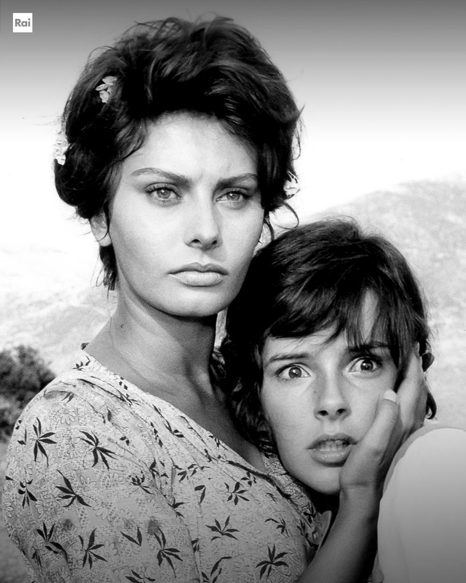 ✨ In occasione del 90° compleanno di #SophiaLoren, #RaiMovie propone uno dei capolavori di #VittorioDeSica, per cui l’attrice vinse l'Oscar: #LaCiociara, alle 14.05 su #RaiMovie.