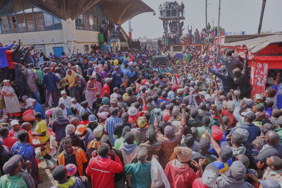 Benson_Mwiti_25's tweet photo. The people of Kenya are the ones who elected me, not the Members of Parliament. I stand firm as a representative of the people, ready to voice their concerns and uphold their trust." – DP Rigathi Gachagua in Gikomba.
#RigathiOnAssignment #TheDeputyPresident https://t.co/oEMV8Z9Lrq