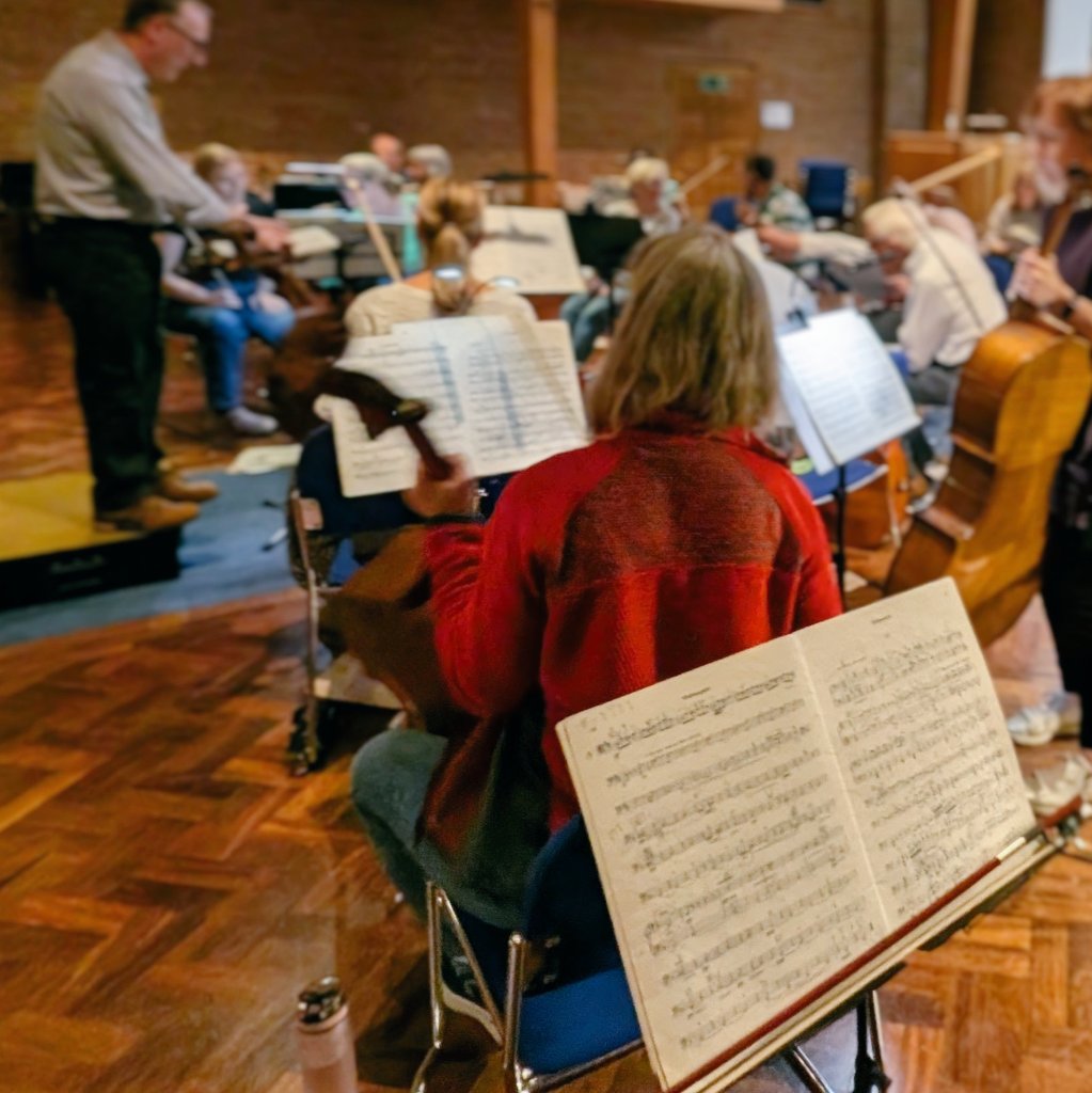 🎶 Rehearsals are now in full swing! After a successful AGM, we're diving into Vaughan Williams' "A London Symphony"✨ 
Not to be missed! Our first concert this season is on Saturday, 23rd November. 🎻🎺