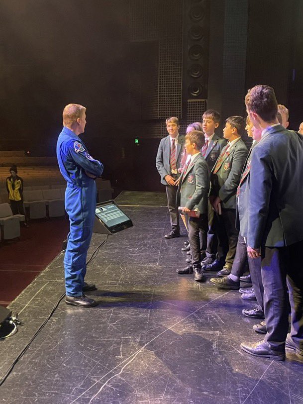astro_timpeake's tweet photo. Another great audience in Harrogate last night and fantastic to meet some of the staff and students at @woodhouse_grove &amp; hear about their exciting #STEM projects. Keep up the great work 🚀 https://t.co/SDCFJCHWU9