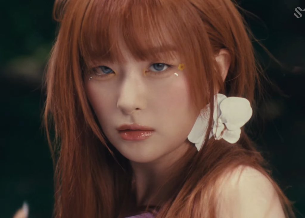 frndseul's tweet photo. you know this personal color tone shenanigans goofy as hell COZ WHAT DO YOU MEAN GINGER SEULGI LOOKS THE WORST ON HER https://t.co/JasGZfhwXi