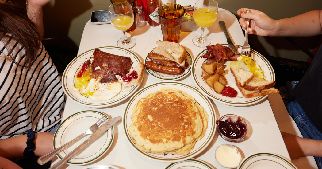 WorldFoodCritic's tweet photo. NYC Diners Are Being Revived by Millennials https://t.co/K8YcoGOCzL https://t.co/EaWcIH5SaY