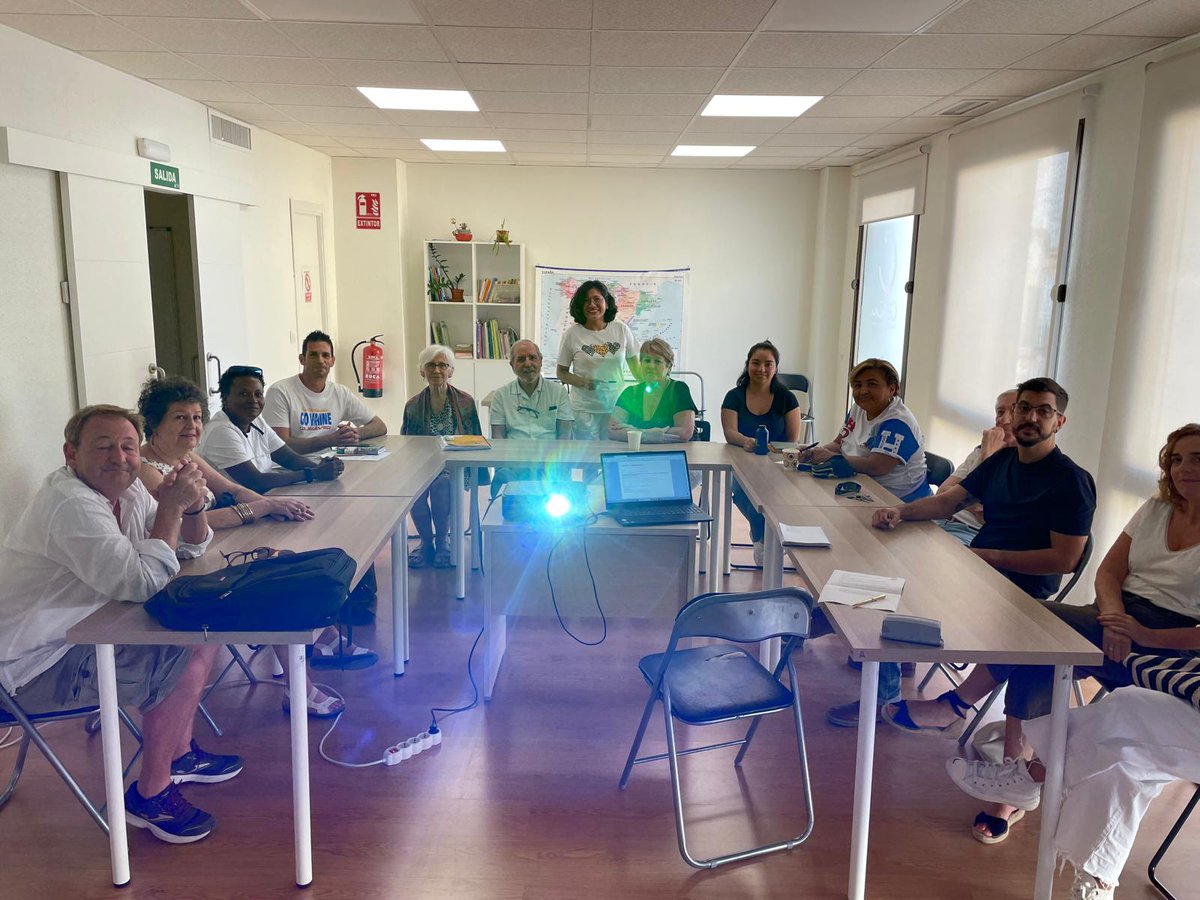 ceainjerez's tweet photo. ❤️🌎 Esta semana hemos tenido encuentro de nuestro voluntariado, formado por más de 30 personas de diferentes países que son una pieza clave en nuestra entidad ¿te sumas? ¡Escríbenos!
#Voluntariado #Ceain #AndalucíaAcoge https://t.co/X52g9hxHuV