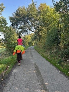 🚴‍♂️🐴 With winter on the way, cyclists and horse riders, remember to stay safe! Follow road rules, wear helmets, high-vis gear, and use lights—day or night. 🚗 Drivers, please give plenty of space and proceed with caution. Let’s share the roads responsibly and protect each other!
