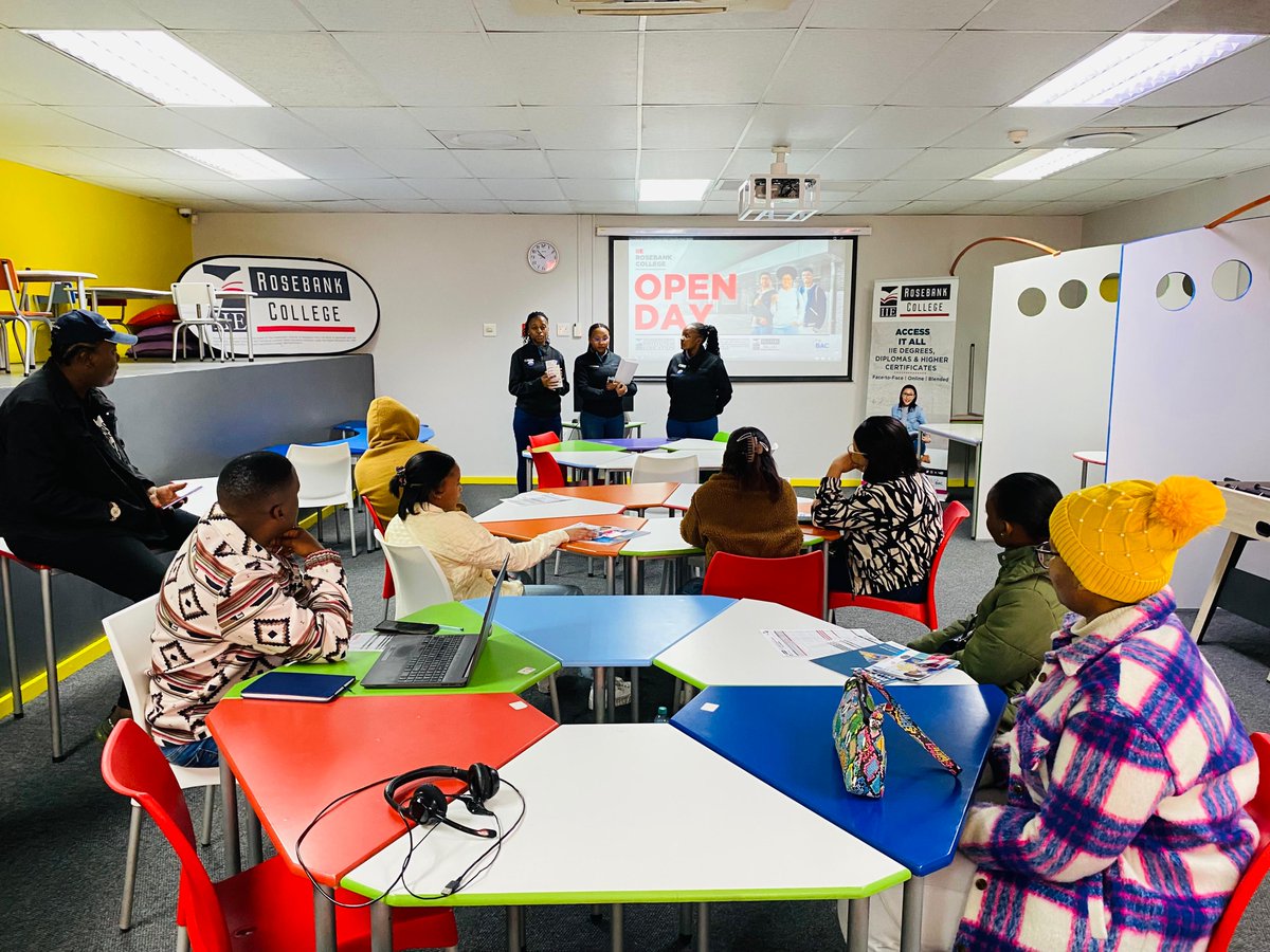 RosebankRC's tweet image. Bloemfontein | IIE Rosebank College Bloemfontein campus invited Capitec Bank and Fundi to the Open Day to discuss student loan options, taking a step towards making educational dreams a reality!
#IIERosebankCollege #OpenDay #EducationGoals