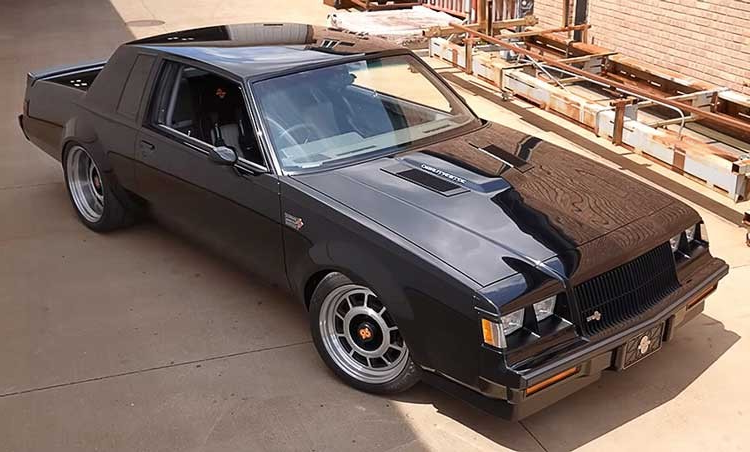 MuscleCarsHub's tweet photo. What do you get when you double the displacement and add a second turbo to a 1987 Buick Grand National? Roadster Shop's custom '87 GN boasts a 1,600hp 7.0L twin-turbo V8, over six times the original power! #GrandNational #CustomBuild #RoadsterShop #AutotopiaLA https://t.co/Mtp2babCmw