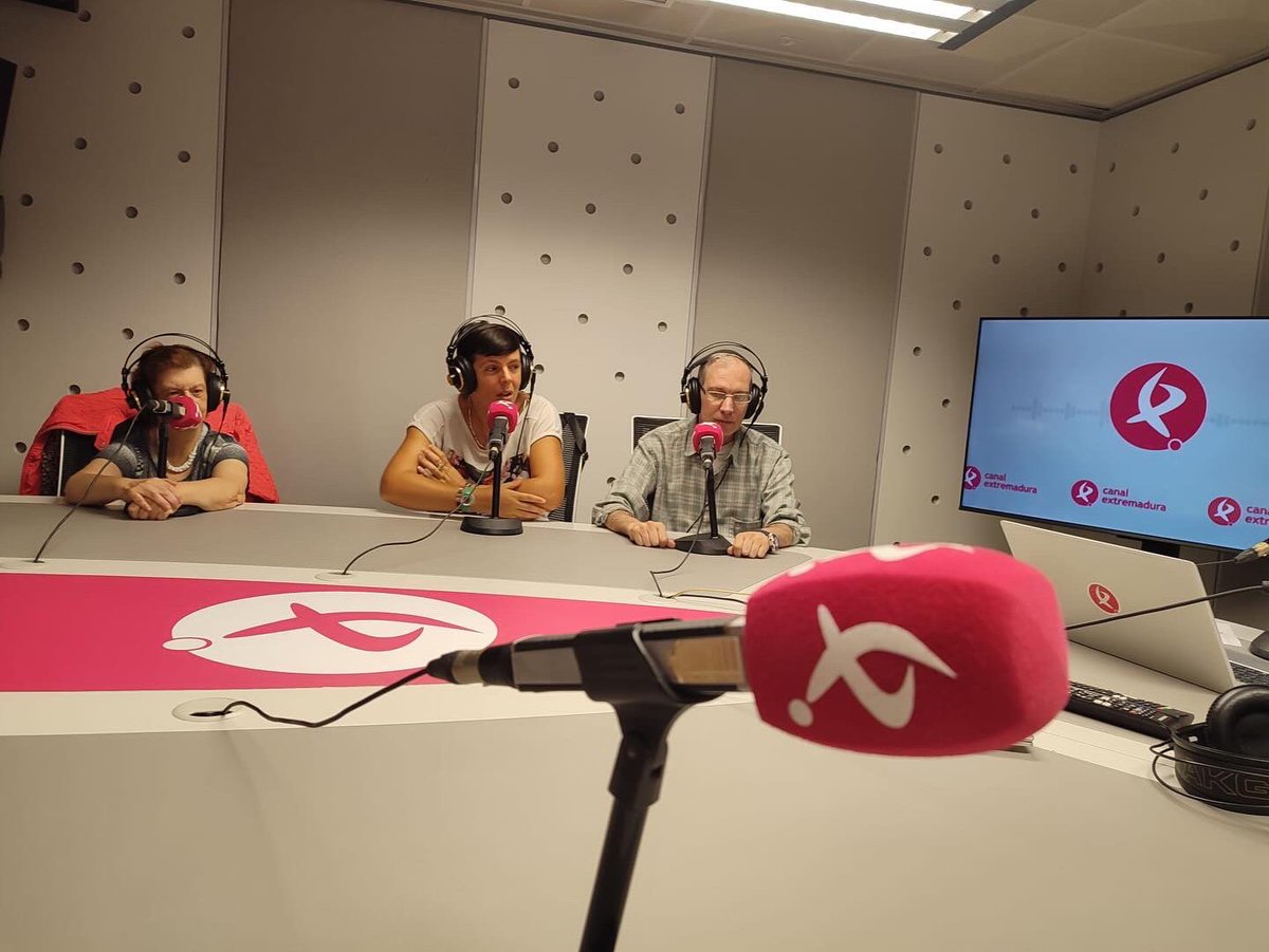 plena_merida's tweet photo. Ya estamos de vuelta con nuestra tertulia de colores en el Sol sale por el Oeste de Canal Extremadura!No olvidéis escucharnos todos los viernes a partir de las 12h en Canal Extremadura Radio
#ElSolSalePorElOeste #tertuliadecolores https://t.co/dJ8DAOSFsT