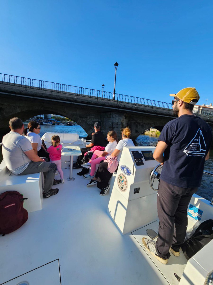 RBMarinas's tweet photo. 🤩 Que sorte tiveron os asistentes das últimas saídas do ⛴🔌 catamarán 100% eléctrico da @RBMarinas!
🌊 Tiveron a sorte de desfrutar do espectáculo das mareas #lagarteiras e observar ben de preto a crecida do río #Mandeo.
Mirade que preciosidade de imaxes! 📸 https://t.co/aKndTwjpkD