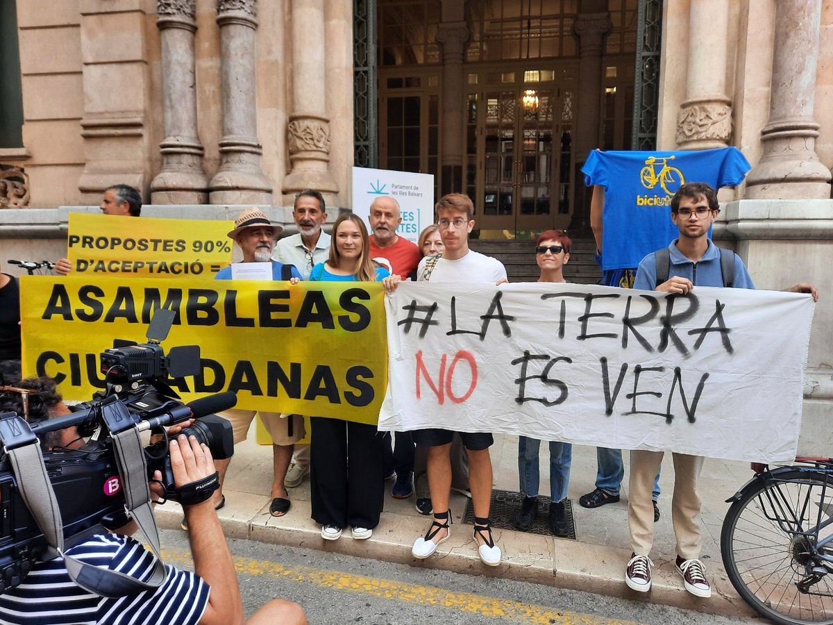 🗣🤝Denúnciam la ineficiència del Pacte de la Sostenibilitat per bloquejar les polítiques climàtiques

👉 Exigim que es possin en marxa les propostes de l'Assemblea Climàtica que han estat ignorades.