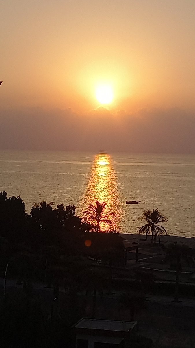 brabantiaA's tweet photo. Wachted sunrise today 
Never seen such a beauty before
Pictures can not depict the colors I saw https://t.co/8H5KbPlaLh