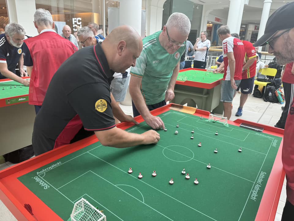 David Elton from the Tralee Subbuteo club, representing #Ireland  🇮🇪 in the #Subbuteo World Cup in #TunbridgeWells 

#FISTFWC24 #SubbuteoWC24

Photo courtesy of the <a href="/EnglishSubbuteo/">English Subbuteo Association</a> fb page.