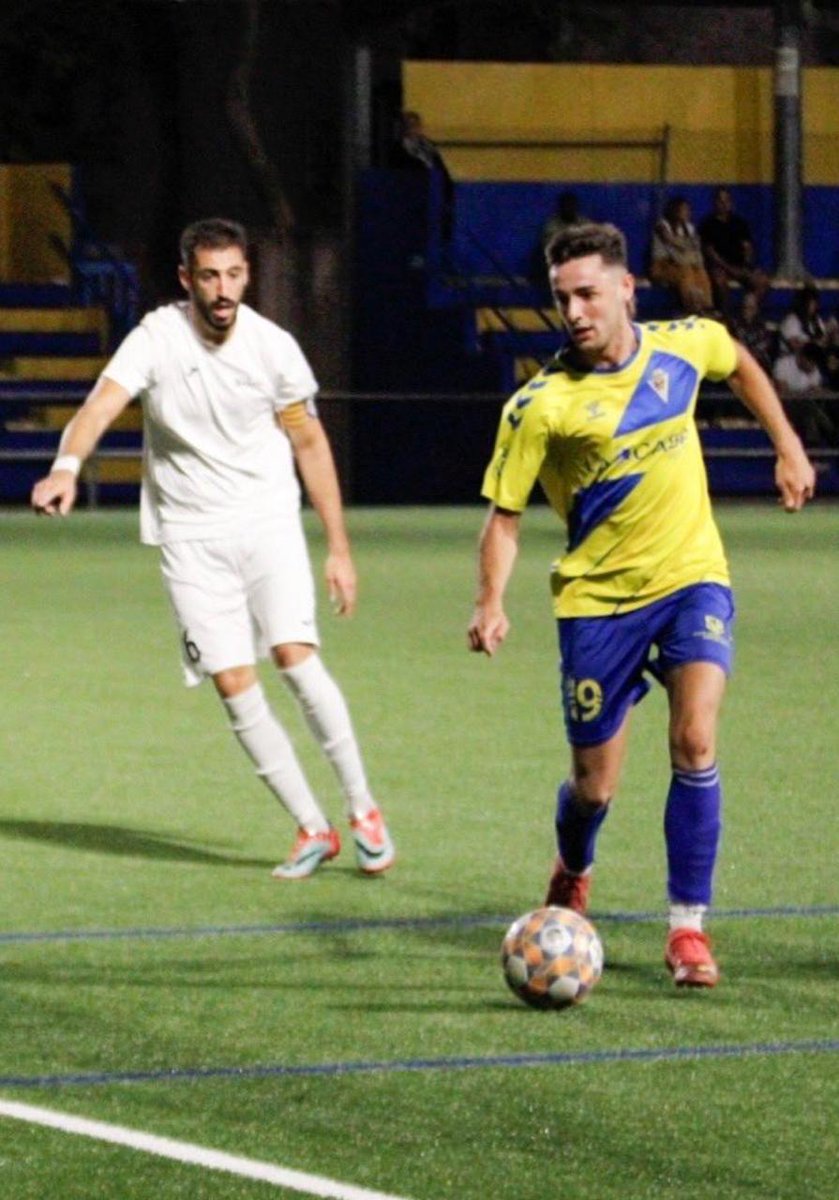 ⚽️ COMENÇA LA FESTA ⚽️

Una nova <a href="/uesants/">UE Sants</a> enceta el curs amb dejà vú: un derbi intens, ple d'incògnites i sorpreses.

🆚 <a href="/eeguineueta/">EE Guineueta</a> | J1
#️⃣ #1cat2 | #SantsGuineueta

📅 Dissabte 21 de setembre
🕛 17:00
🏟️ La Bàscula

📻 En directe a <a href="/sants3radio/">sants3radio</a> amb Daniel Chueca i Ángel Lemus