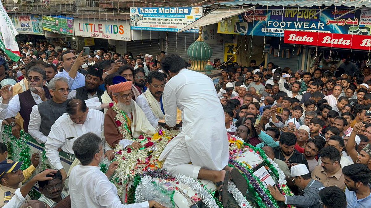 ansariowaisNSUI's tweet image. 💐Eid-e-Milad-Un-Nabi 💐

Chandra Shekhar Aazad Ji… 
(Member Of Parliament)
@BhimArmyChief 

184 Byculla Assembly, Block No 211
Kamil Ansari &amp;amp; Team