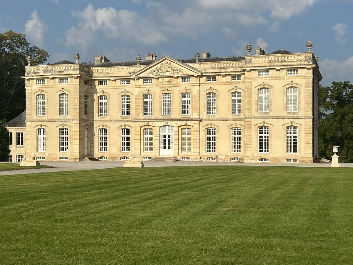 Très heureux de pouvoir remettre au nom de .@FDJ un chèque de 290000€ pour la rénovation des communs du château du #BourgSaintLéonard, Projet sélectionné en 2022 par la #MissionBern et .<a href="/fond_patrimoine/">Fondation du patrimoine</a> dans le cadre du #lotodupatrimoine.