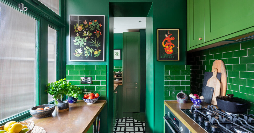 Tiny, Colorful London Apartment Feels Larger Than Life in 430 Square Feet: A tiny apartment in London shows that you don’t have to paint everything white to make a space feel larger than life. nytimes.com/2024/09/20/rea…