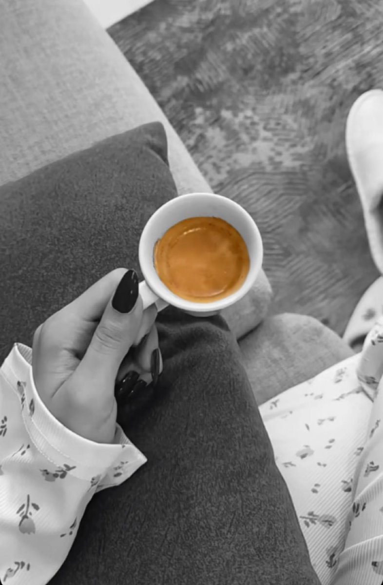 sss00097's tweet photo. ✨

في مواقف مثل القهوه طعمها مُر بس تخليك تصحصح . . 😊☺️ https://t.co/URKXkxGTRN