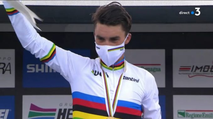 SportBusiness_C's tweet photo. #sport #cyclisme

🌈 L'UCI et son partenaire textile Santini lancent un concours de design pour la conception du futur maillot arc-en-ciel de Champion du monde. Explications. 

🗞️▶️https://t.co/1nT8bskiPC https://t.co/LEB2ZzPPgt