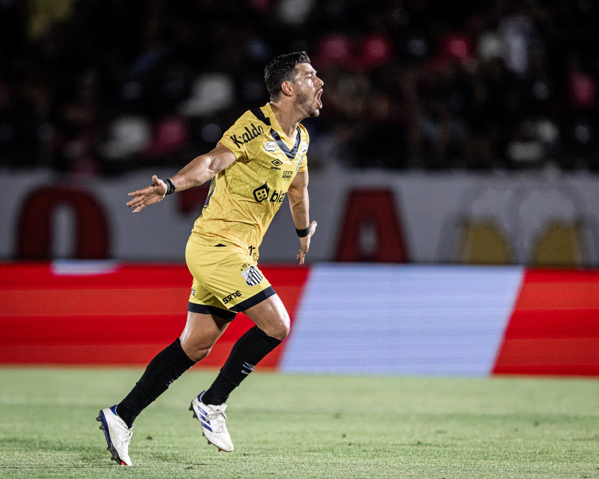 sfcdomundo's tweet photo. Santos FC bate Botafogo-SP, vence terceira seguida e aumenta vantagem no G4 da Série B https://t.co/Jt4THhZRaZ https://t.co/eYLZC2w1un