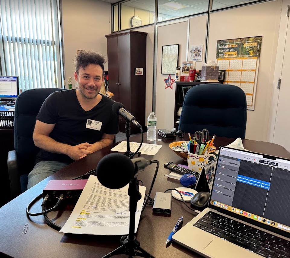 I chatted with Erich Reiter, CEO of <a href="/SayitLabs/">Say It Labs</a>, about their groundbreaking video game where kids with speech deficits use their voice to control the hero. 🕹️🗣️Kids practice speech skills by playing—a fun leap in therapy!🎧 Listen now: buzzsprout.com/2041840/157695… <a href="/NiagaraErie/">Erie-Niagara School Superintendents</a>