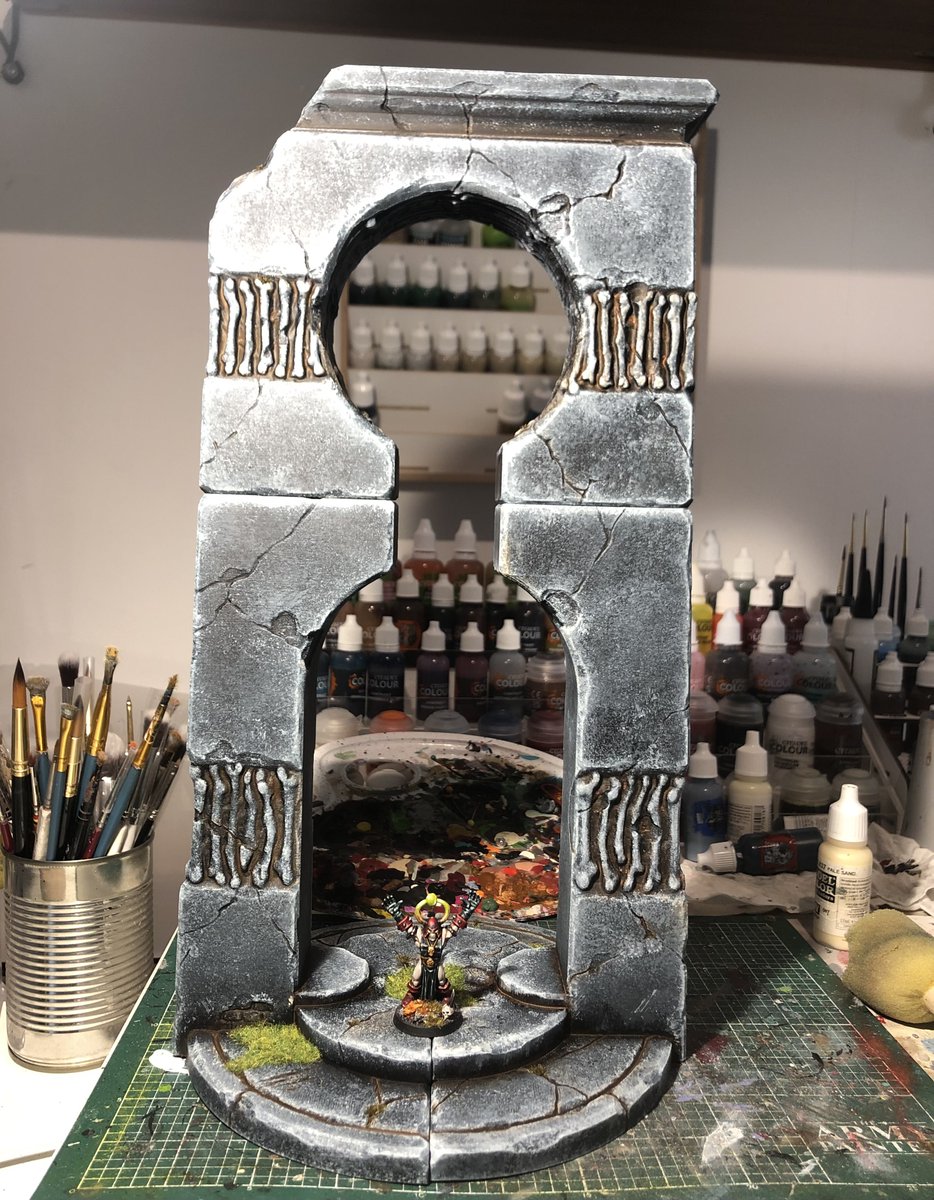 Paprinas's tweet photo. Took a break from painting darkoath characters and painted up a little bit of @Dark_Fantastic scenery 🫡 #warhammer #WarhammerCommunity #ageofsigmar #wepaintminis https://t.co/KFBXlJZwKi