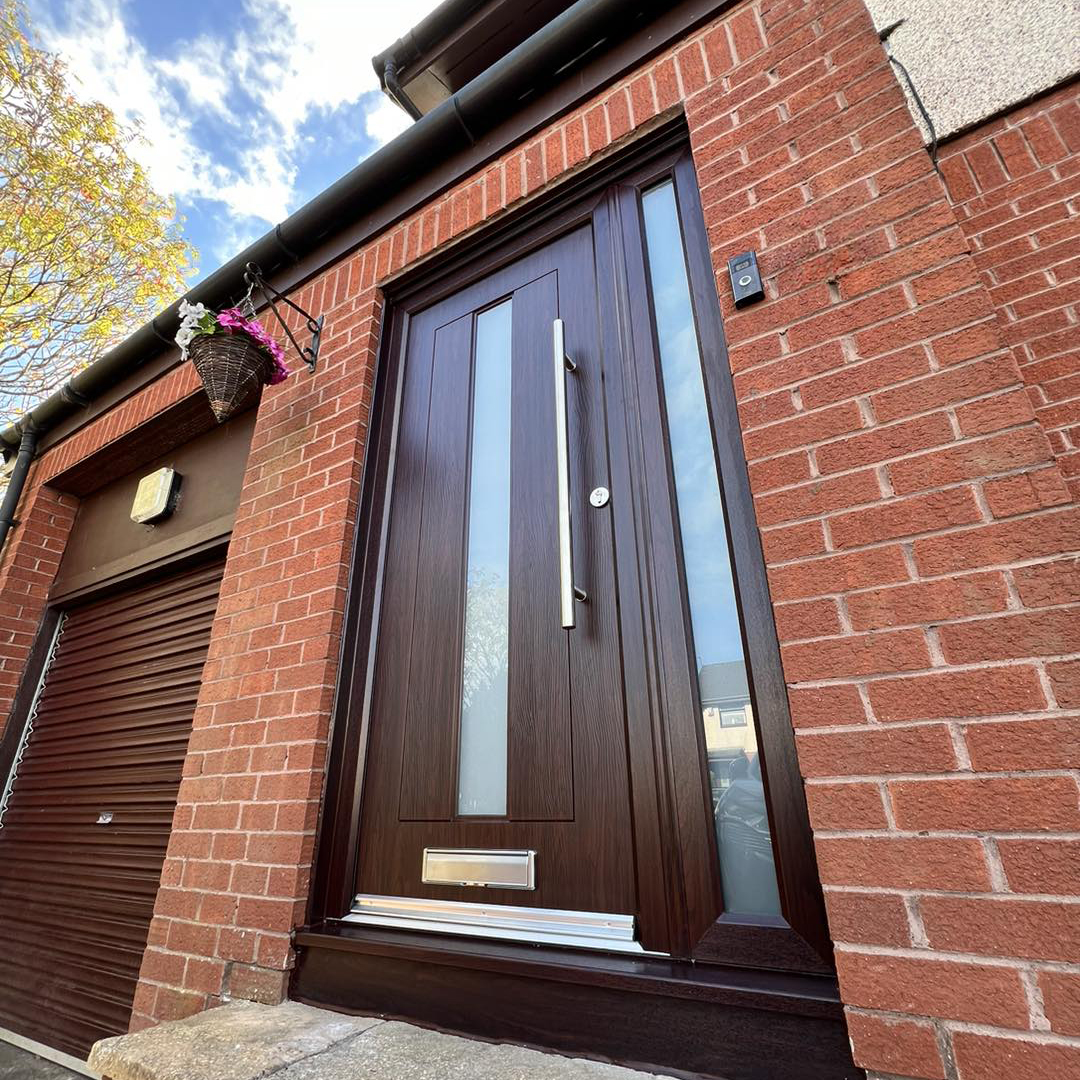 Another Hudson! We have some beautiful Hudson installations coming through, and we love to see it! 😍

This Rosewood Hudson with 900mm round bar handle was fitted by Orions Windows, one of our Rockdoor Trusted Installers based in Coatsbridge, Scotland.