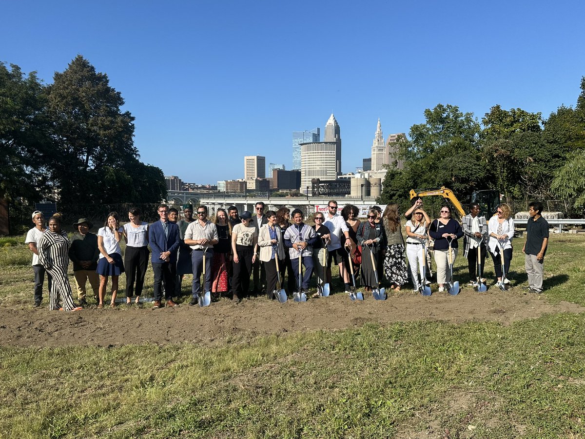 chrisronayne's tweet image. Part of our #HealthyCuyahoga initiative @CuyahogaCounty means investing in fresh food accessible to residents. We took a big step forward yesterday with @resourcecle &amp;amp; our investment in the County Kitchen as a part of the Roundstone Pavilion @ohiocityfarm. Happy #WelcomeWeek