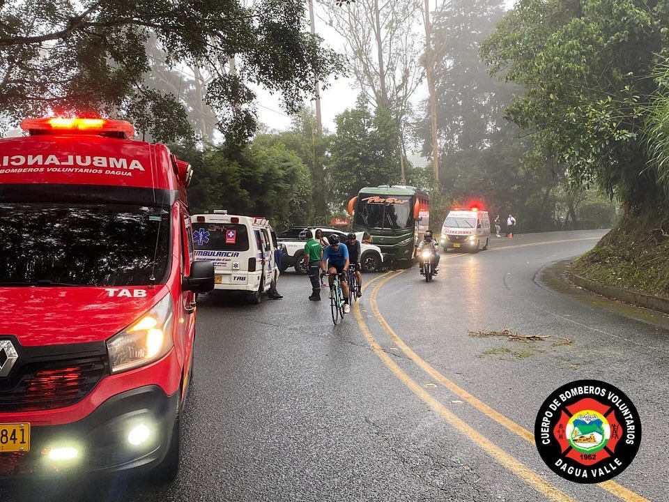 #AEstaHora atendemos siniestro vial sobre la vía Cali - Loboguerrero. En el sitio ambulancia y tres unidades. 
<a href="/DNBomberosCol/">Dirección Nacional de Bomberos de Colombia</a> <a href="/MinInterior/">MinInterior Colombia</a> <a href="/GestionRiesgoVa/">Gestión del Riesgo</a> <a href="/AlcadiaDeDagua/">Alcaldía De Dagua</a> <a href="/InviasOficial/">Invías</a>