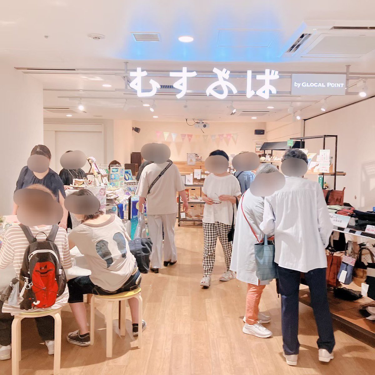 gpichikawa's tweet photo. グローカルマルシェ出店募集中です！
駅ナカなので雨でも安心☔

ハンドメイド作品の販売だけでなく、ワークショップ等も大歓迎です！
食品はパッケージされたものなら可能🍩

什器はお貸出ししますので、初めての方もお気軽にどうぞ！
詳細とご応募はこちらから↓🫶
https://t.co/eelX00MsCv https://t.co/hYCJH2bntF