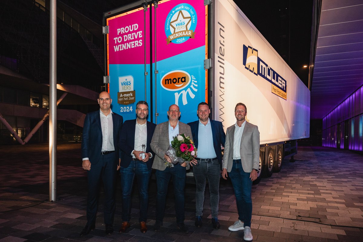 mullerffl's tweet image. Colden Globes ❄| Gisteren is het VriesVers product van het jaar A-merk verkozen. Dit jaar is Van Geloven de grote winnaar met Mora! Wij zullen een jaar lang met 2 bedrukte trailers rondrijden.