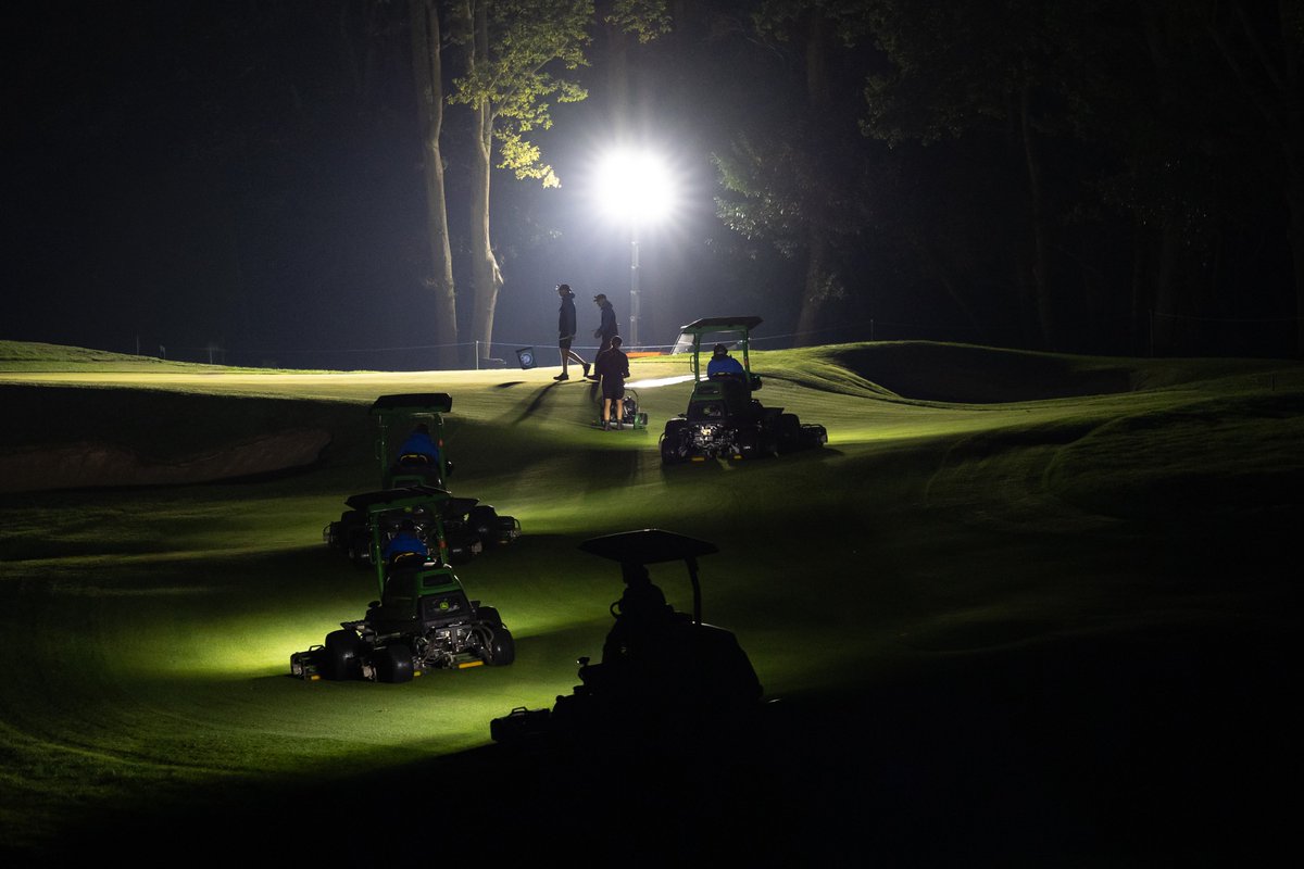 FarolTurf's tweet image. Best of luck to Dan, Stefan and the rest of the team at Wentworth Club for a smooth tournament weekend. ⛳️ #earlystart #golf #nothingrunslikeadeere