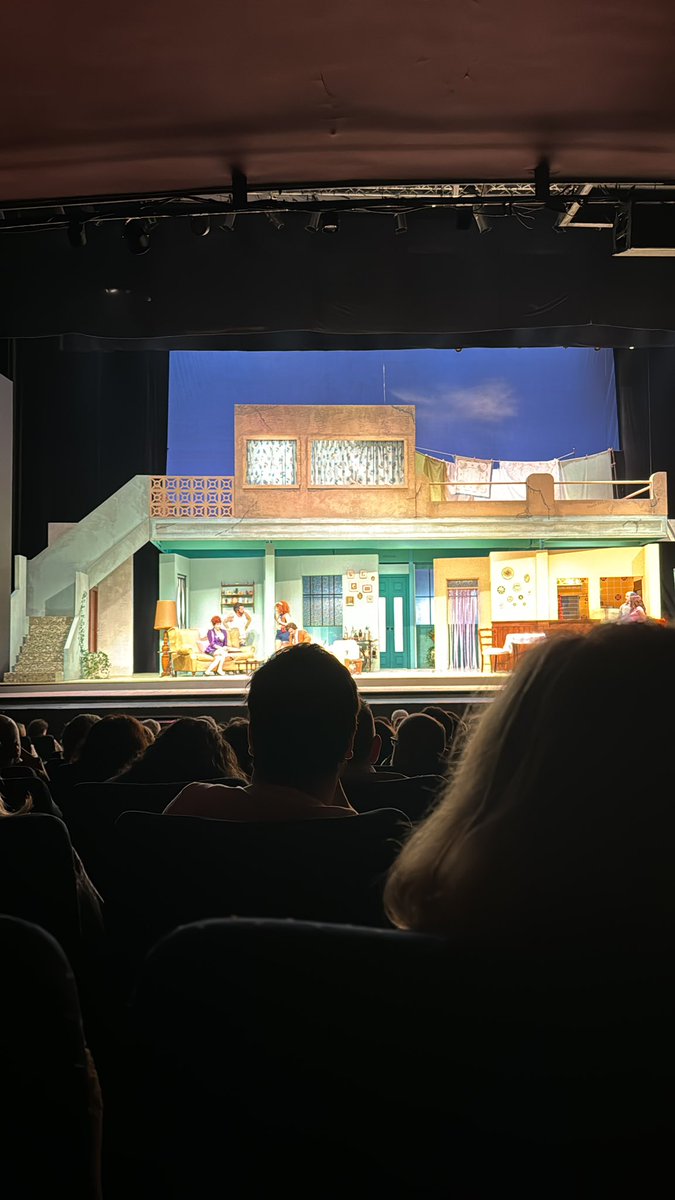 👏 Disfrutando de “Esperando la Carroza” en el Teatro Broadway en Baires 🇦🇷 esto necesitamos en #Chillán con más obras de teatro 🎭 
#Ñuble