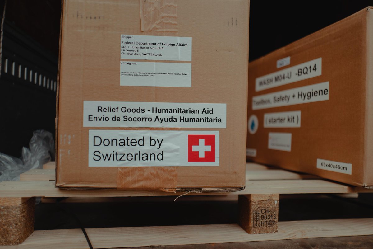 SwissHumAidUnit's tweet image. En Bolivie, 4 millions d'hectares de forêt ont brulé.

@SwissDevCoop a déployé une équipe de la région et un de nos experts &amp;amp; du matériel depuis la🇨🇭

Objectifs: fournir de l'eau potable aux habitants de Santa Cruz &amp;amp; appuyer les autorités dans la gestion de crise.

#amazononfire