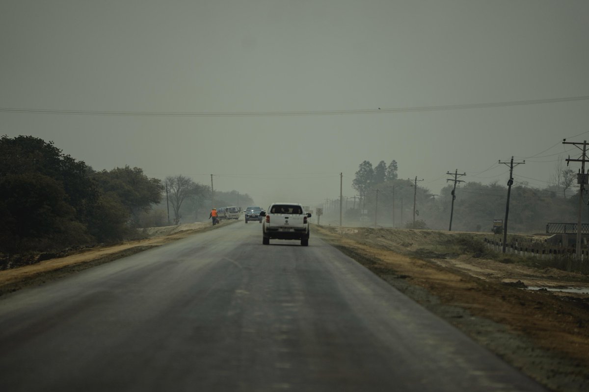 SwissHumAidUnit's tweet image. En Bolivie, 4 millions d'hectares de forêt ont brulé.

@SwissDevCoop a déployé une équipe de la région et un de nos experts &amp;amp; du matériel depuis la🇨🇭

Objectifs: fournir de l'eau potable aux habitants de Santa Cruz &amp;amp; appuyer les autorités dans la gestion de crise.

#amazononfire